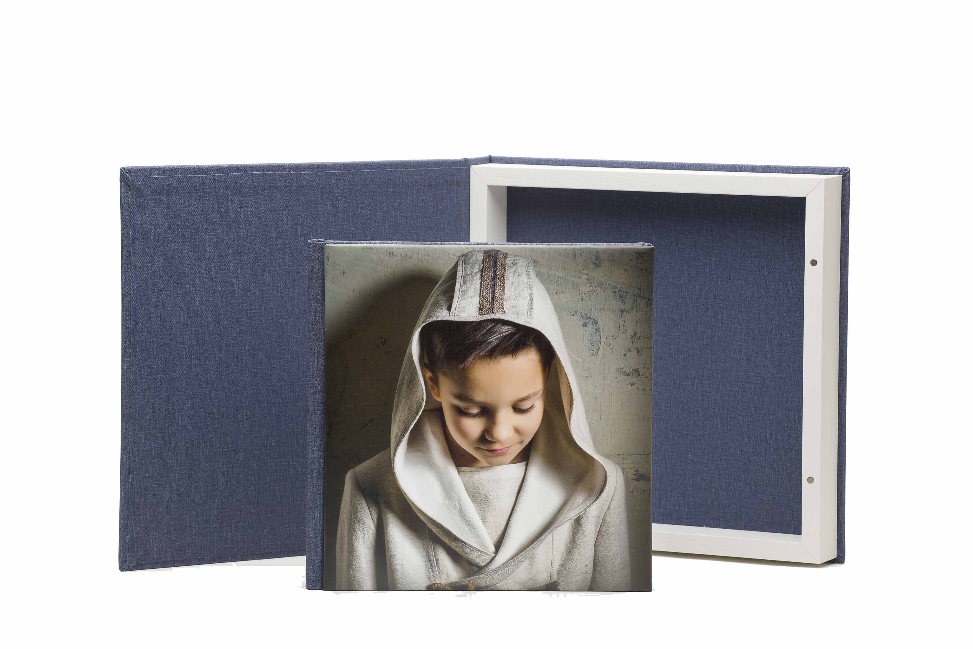 Artes-pack-niño-capucha-caja-azul-vista-de-pie
